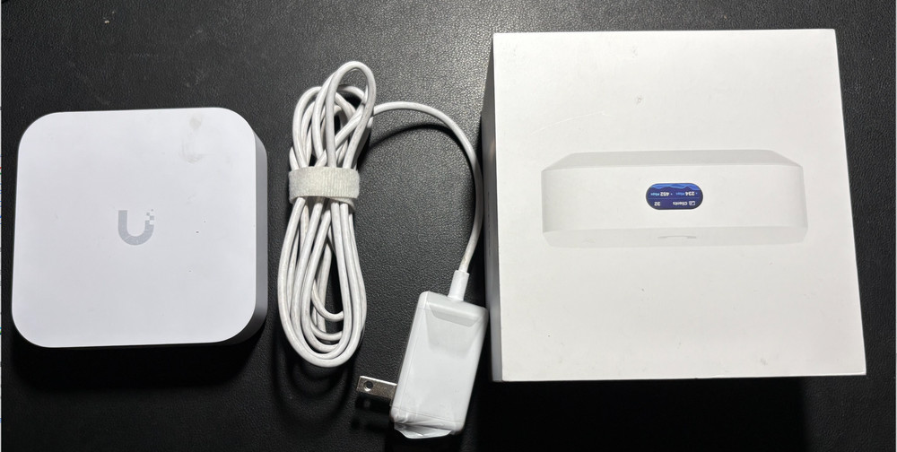 Ubiquiti UniFi Express Cloud Gateway and WiFi 6 Access Point (UX-US)