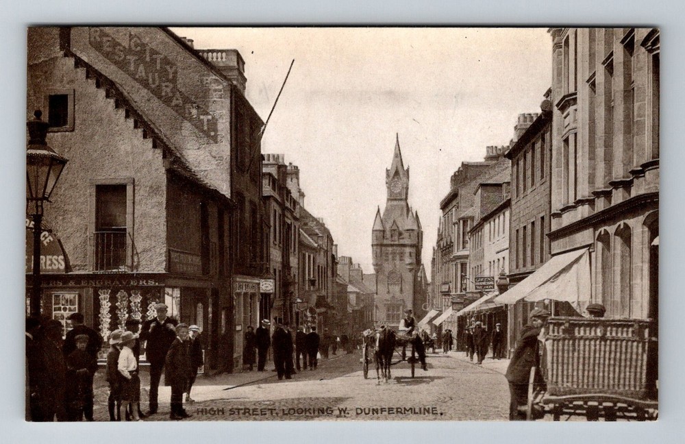 Scotland- Dunfermline Busy High Street Looking West Old Post PC Vintage Postcard