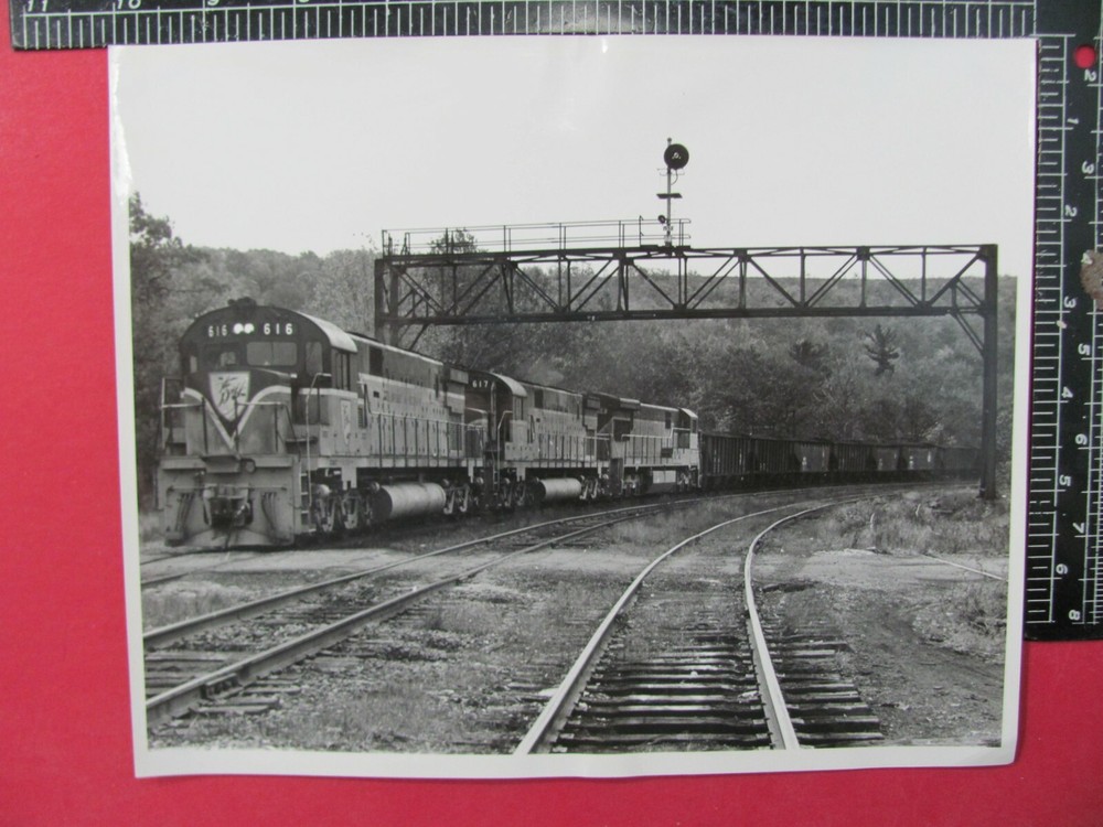 DELAWARE & HUDSON RAILROAD 3 DIESEL LOCOMOTIVES COAL TRAIN B&W 8x10 B&W PHOTO F