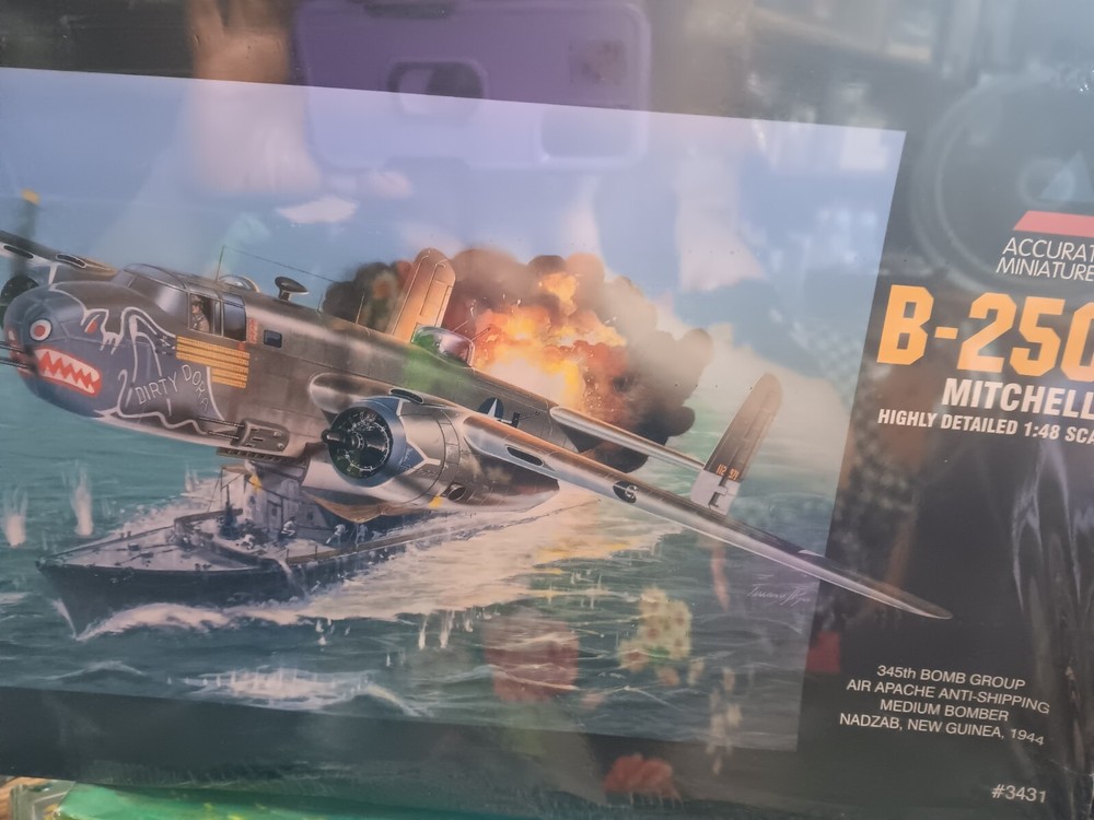 Accurate  Miniatures B-25 C/D Mitchell  1/48 scale model kit-image