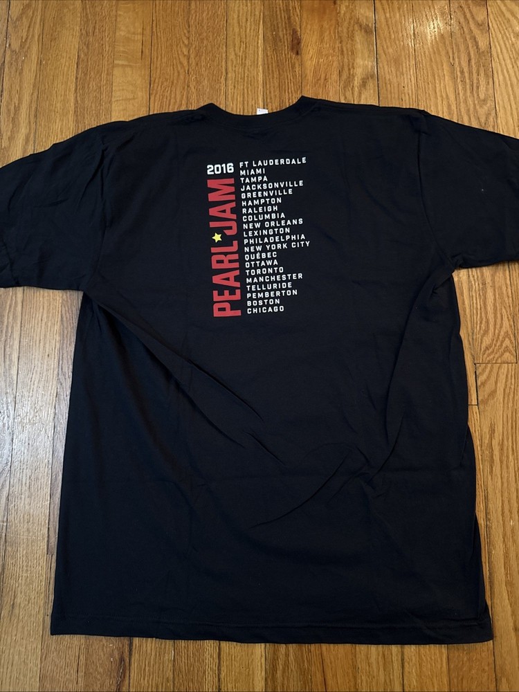 PEARL JAM 2016 NORTH AMERICAN TOUR T SHIRT - Adult Size L Lightning Bolt Concert