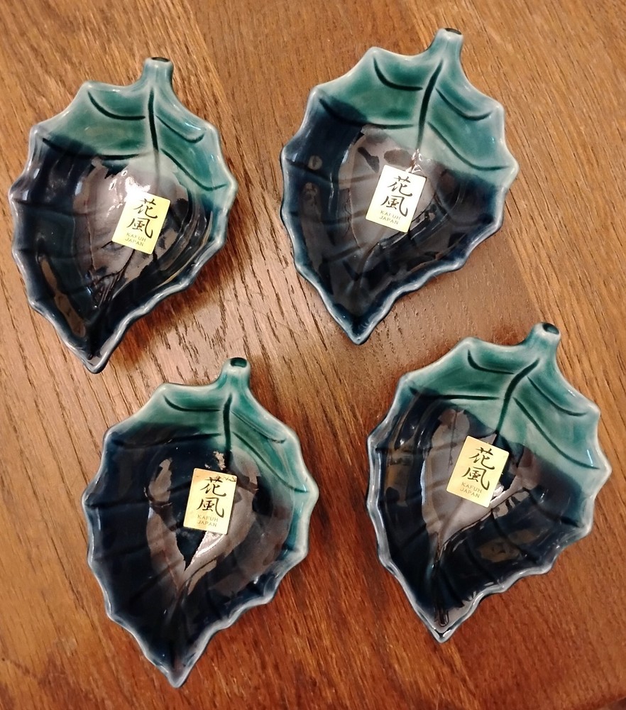 New! UTSUWA-NO-YAKATA- 4 Piece  Leaf Shape Dipping Sauce Dishes, Blue/Green