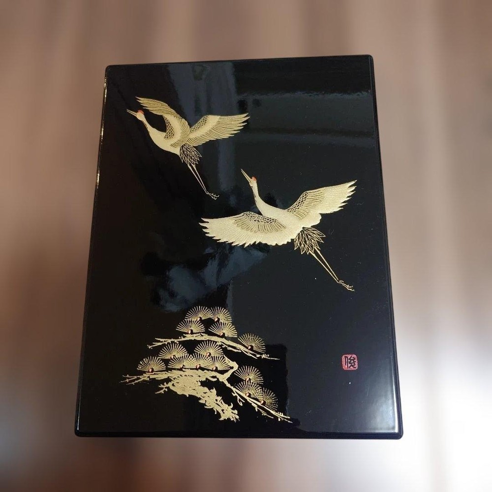 Lacquerware Box Black with Gold Crane and Pine Pattern, with Lid