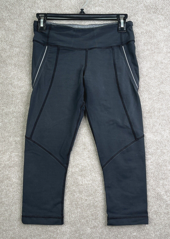 Lulomon Womens Size 6 Cropped Black Leggings with Back Zip Pocket