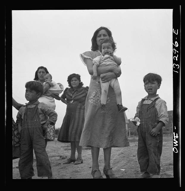 Photo:Indian Women and Children 1930s Rural Group Portrait