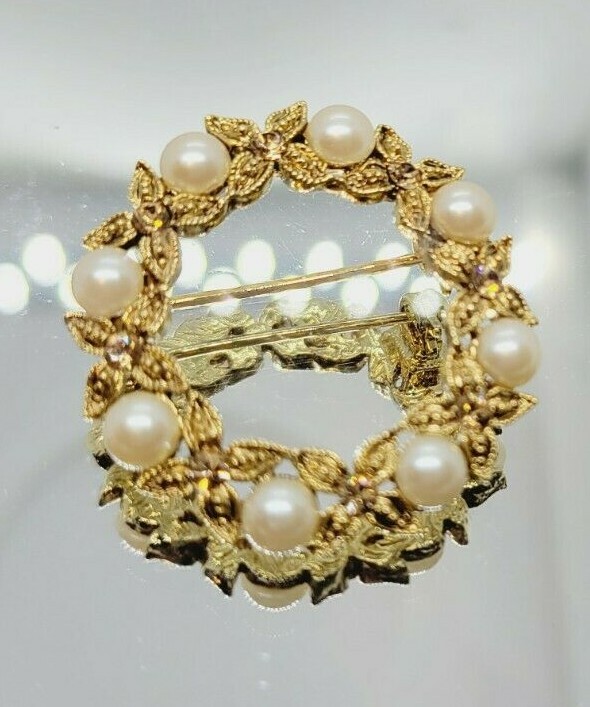 Flower Brooch Faux Pearl Gold Tone FLORAL Wreath Pin Estate Jewelry Vintage