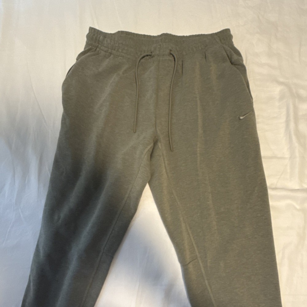Nike Dri-FIT Men's Gray Fleece Jogger Pants Drawstring Elastic Waist Pockets