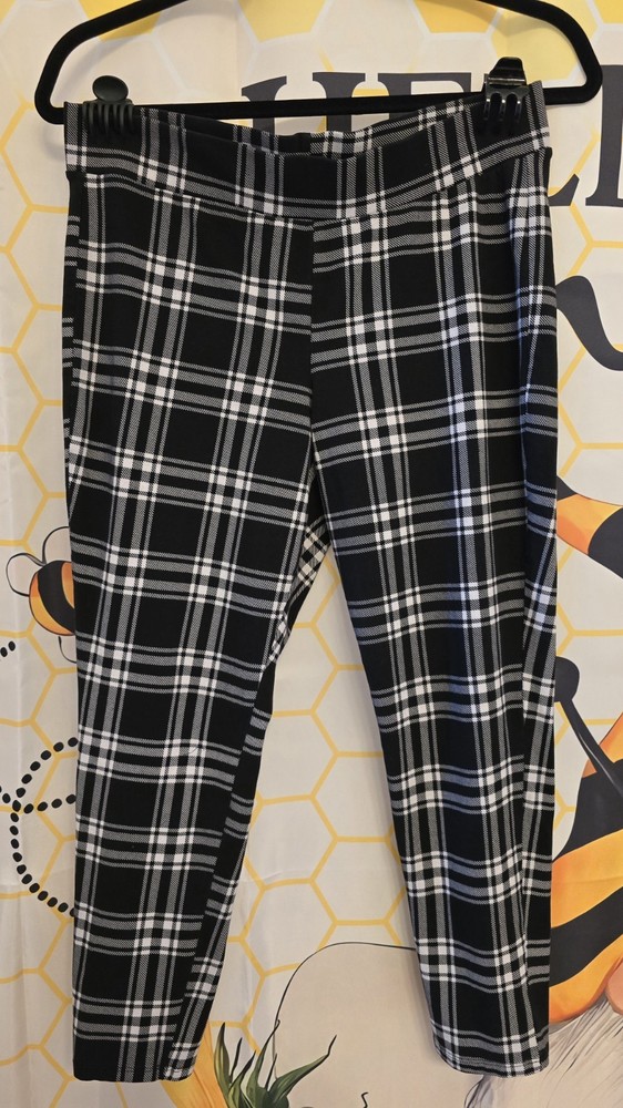 Torrid Women's Signature Waist Full Length Leggings Black And White Plaid Size 1