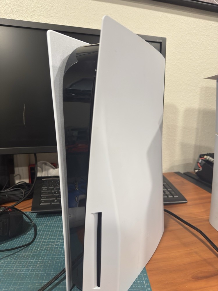 Sony PlayStation 5 825GB White Disc Edition Non-Functional for Parts Only ReadAPU ISSUE