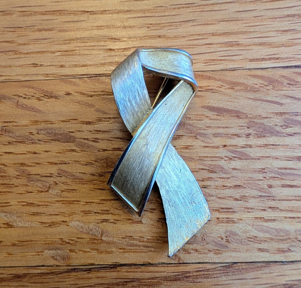 Trifari Vintage Signed Ribbon Bow Pin Brooch Gold Tone