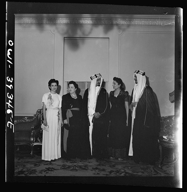Photo:Arabian Dignitaries Women Group Portrait 1930s Formal Interior