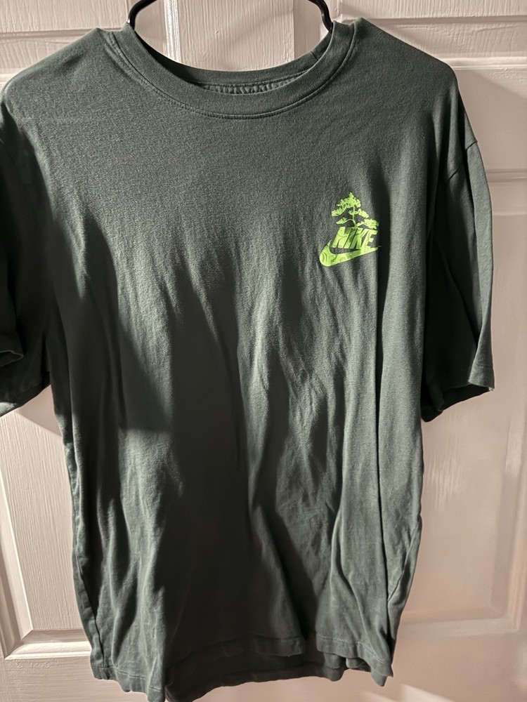 Green Nike streetwear tee Size: XL