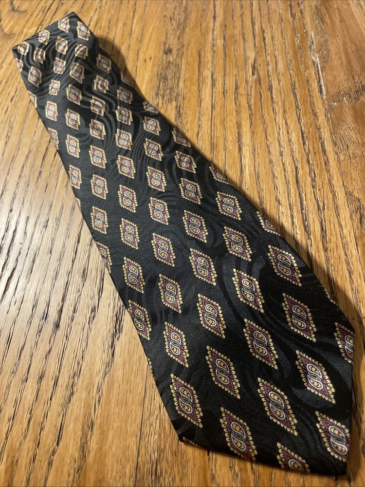 Vintage EUC Huntington Foulard Geometric Silk Tie Men’s Necktie USA Made