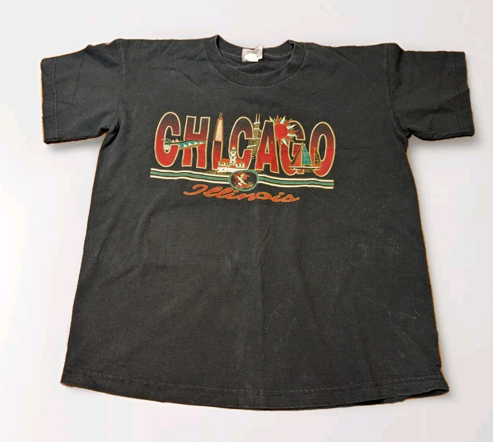 Vintage Chicago T-shirt Size Medium Lake Michigan Boat Graphic Skyline 90s