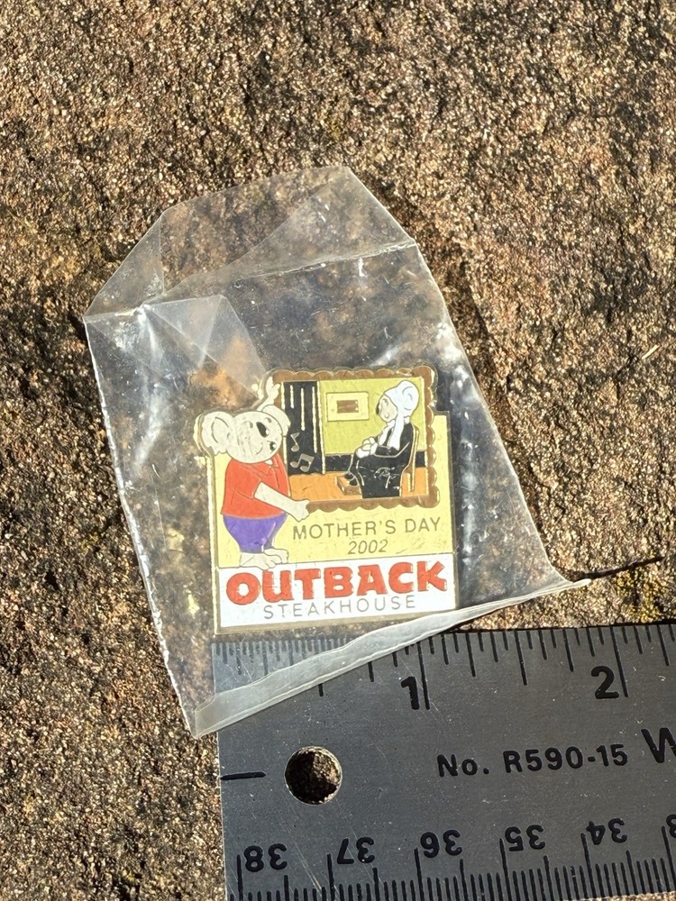 Outback Steakhouse Mother’s Day 2002 Vintage Lapel Pin NIP Sealed Rare