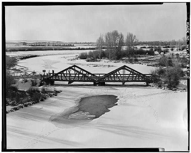 3. VIEW LOOKING SOUTH TOWARD NORTH WEB - New Fork River Bridge, County Road
