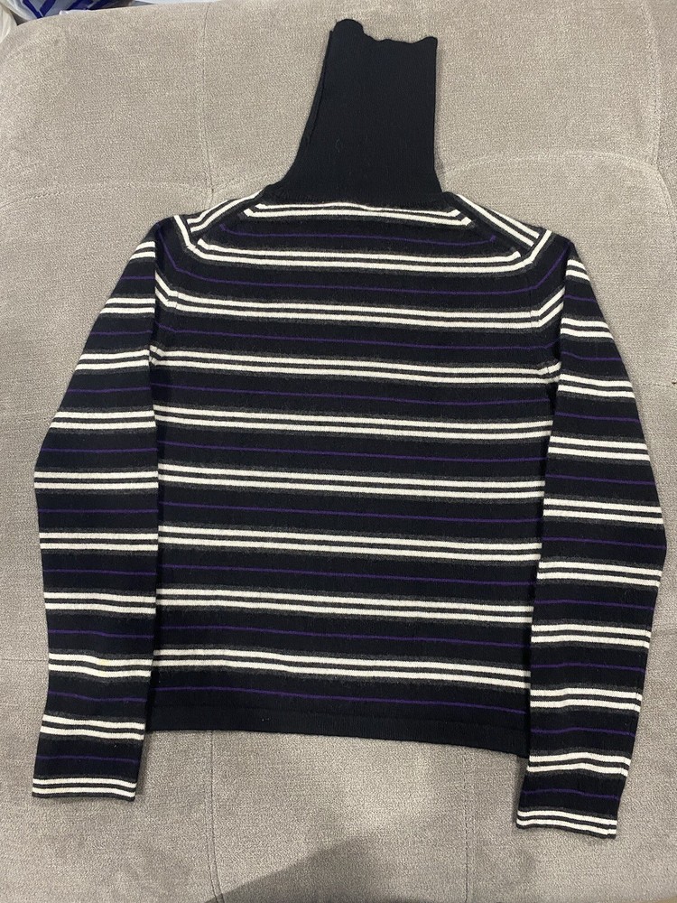 Burberry turtle neck 100% cashmere sweater Small EUC