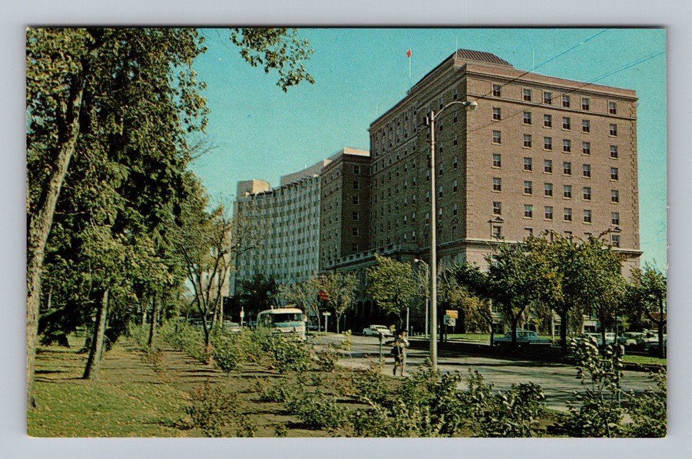 Canada Saskatchewan Regina Looking East On Victoria Avenue Old Vintage Postcard
