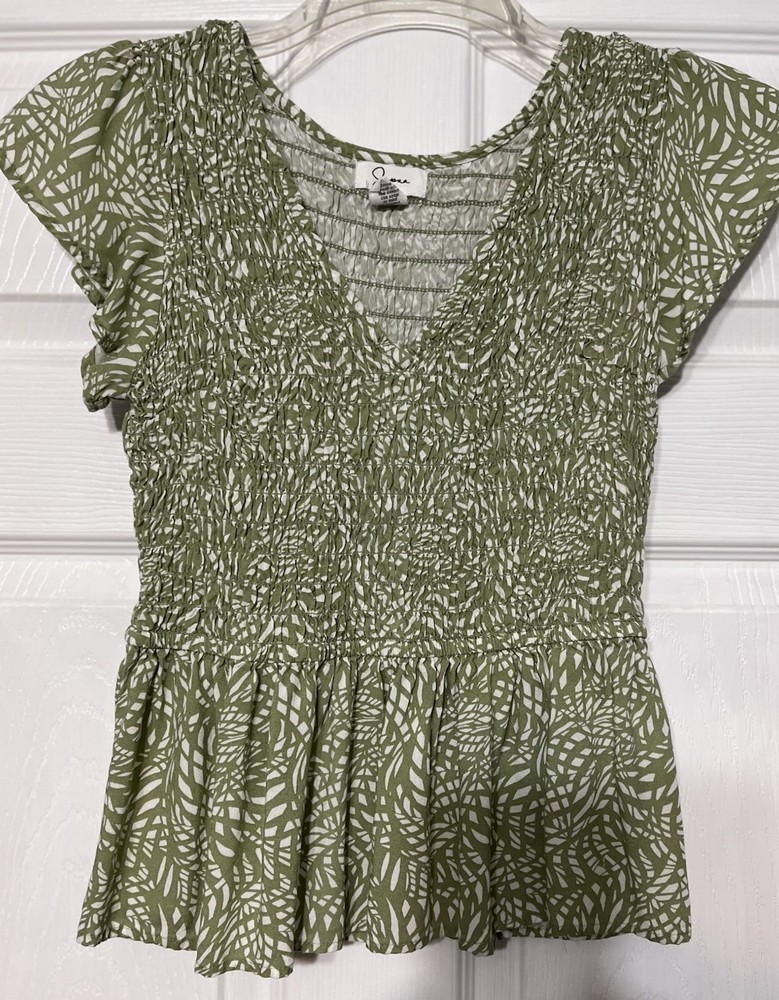 Japna Women's Smocked Crop Top Cap Sleeve Size Small V-Neck Green Floral Peplum