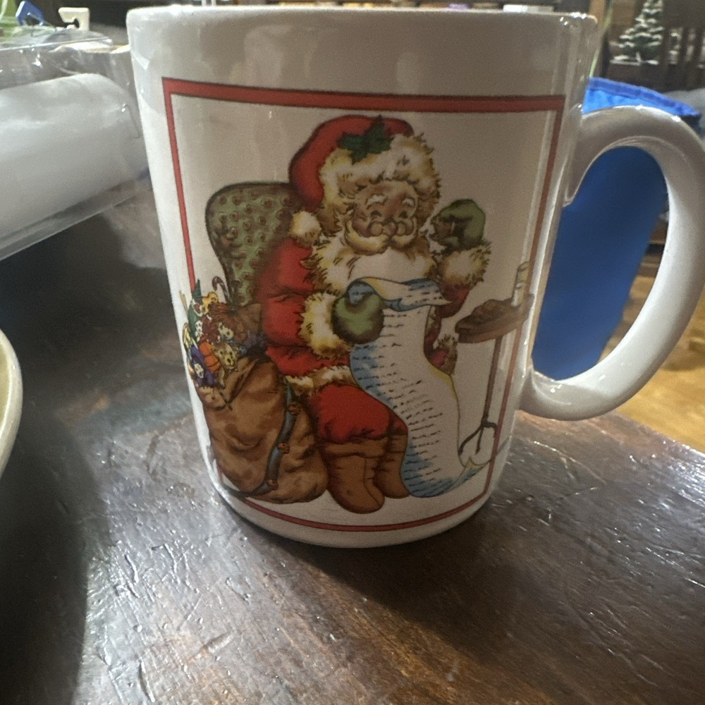 Ceramic Coffee Mug White Decorated Santa Claus Christmas Traditional 12 fl oz