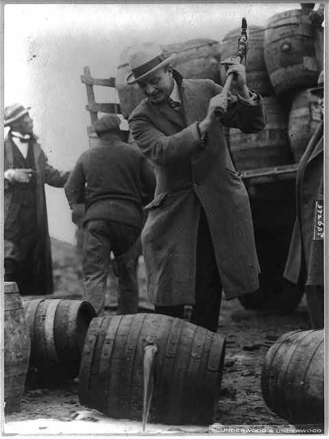 Public Safety Defender,Smedley Duckboards Butler,kegs of beer,Prohibition,1924