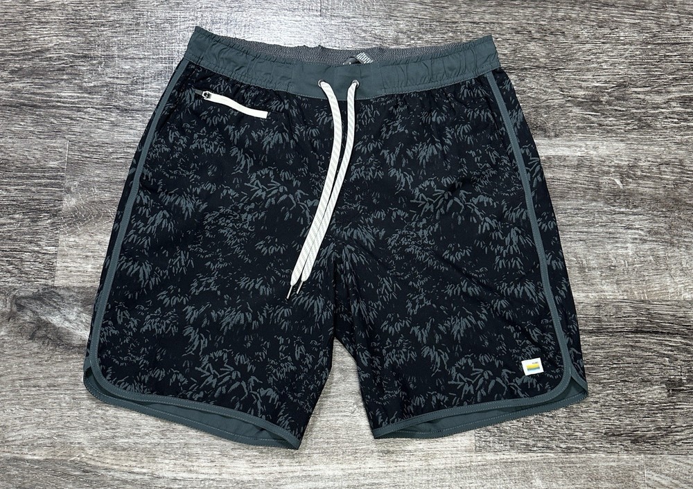 Vuori Banks Board Shorts Men’s Size Medium Green V330 Stretch
