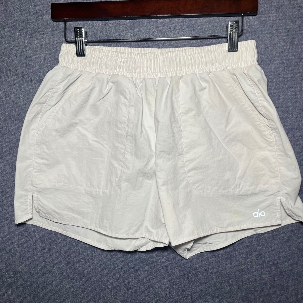 Alo Yoga Explorer Shorts Womens Small White Nylon Elastic Waist Athletic Pockets