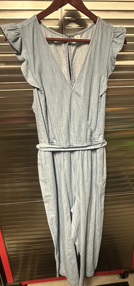 Old Navy Blue Chambray V-Neck Surplice Ruffle Sleeve Jumpsuit Large NWT. Pockets