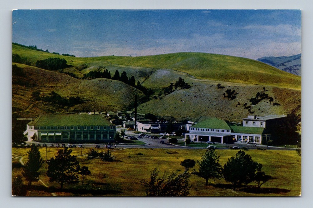 Postcard - Mammoth Springs Hotel, Yellowstone Park, Wyoming, USA