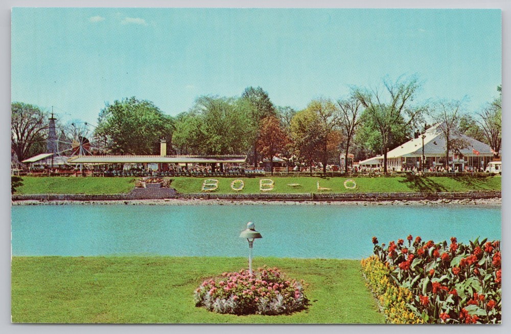 Postcard Family Picnic Park Bob-Lo Island Ontario Canada