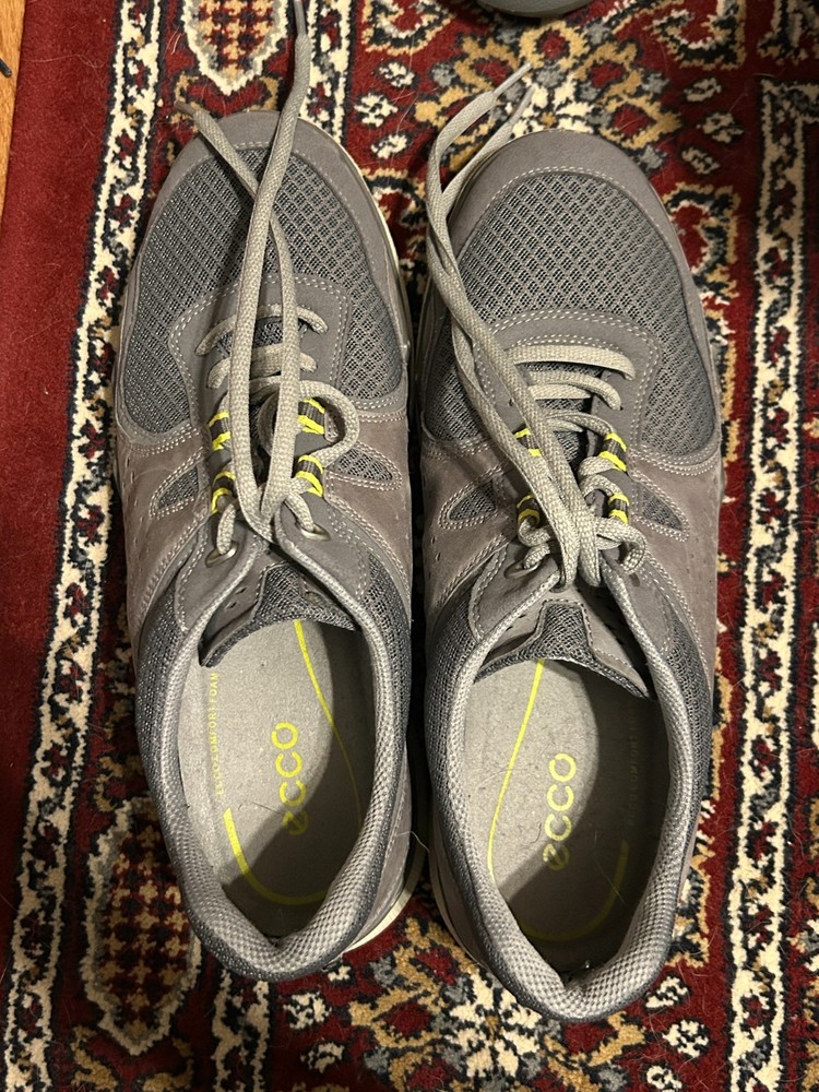 Ecco lace-up men's shoe, size 43 UK, 8.5 US. Canvas with mesh toe area.