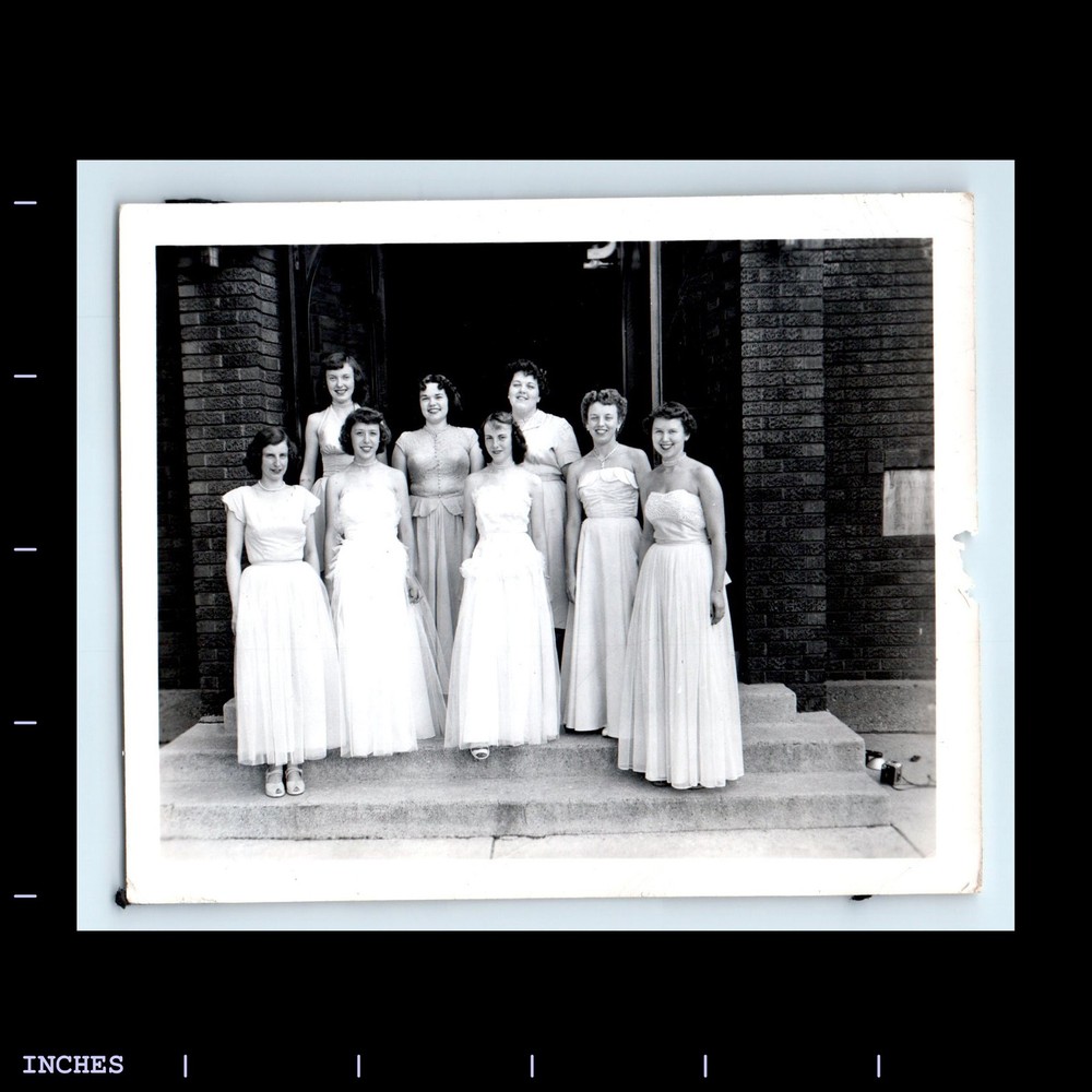 Old Vintage Photo PRETTY WOMEN CAMERA ON GROUND OUTSIDE BUILDING