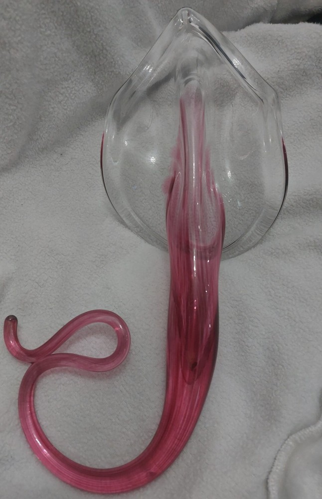 Elegant Pink Stretched Lily Flower Vase