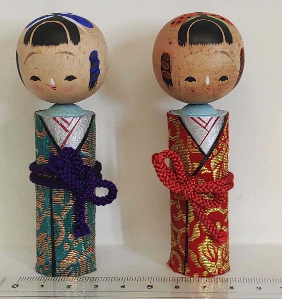 Kokeshi Doll Set of 2 Traditional Japanese Wood Dolls Multicolor 10cm
