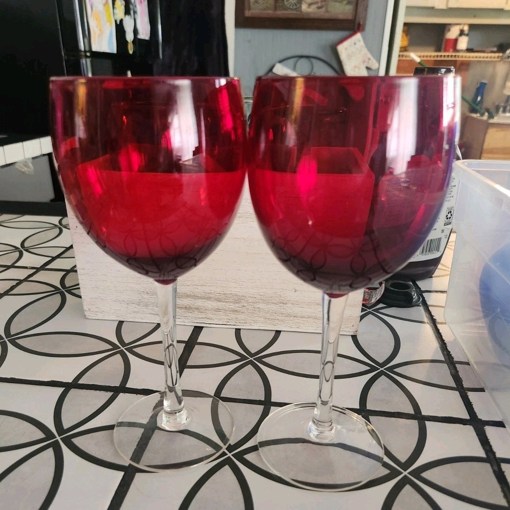 set of 2 Clear Glass Stemmed Wine Glass Goblets Decorated Round  10 oz