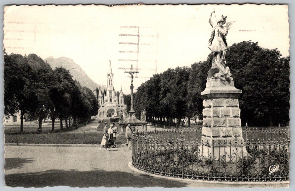 Vtg Postcard Saint Michel Basilique Esplanade Lourdes, Fr 1950s