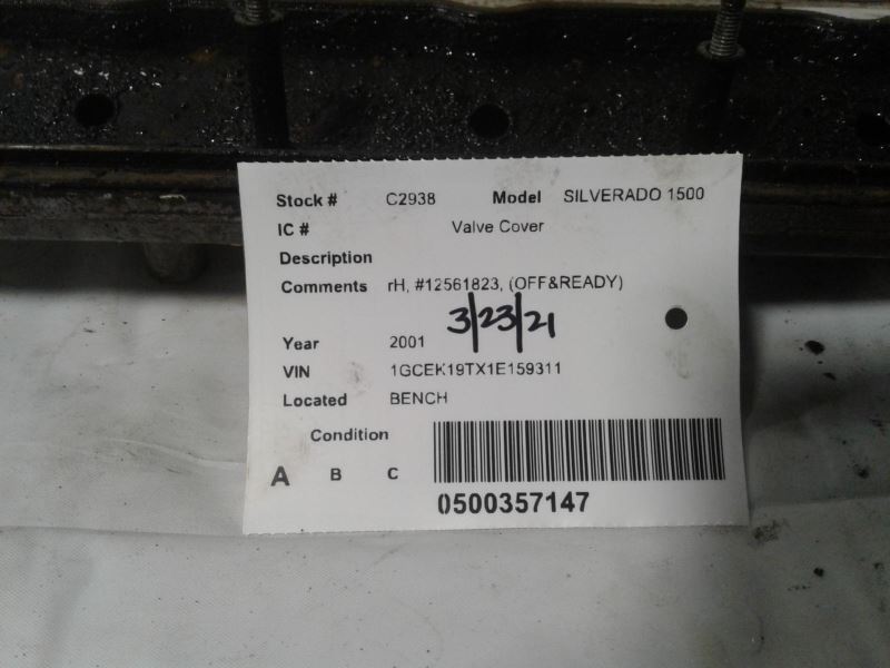 SILVRDO15 2001 Valve Cover 1378855