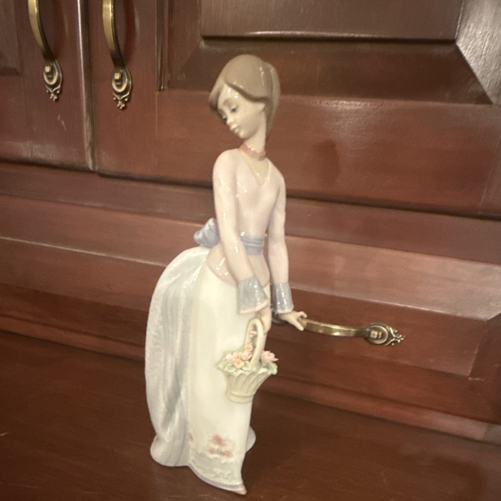 Lladro Porcelain Lady Figurine Holding Flower Basket White Blue Pink Glossy