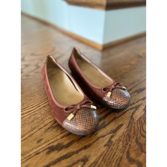 Vionic Women's Minna Suede Ballet Flats Snake Embossed Toe Bow Size 6