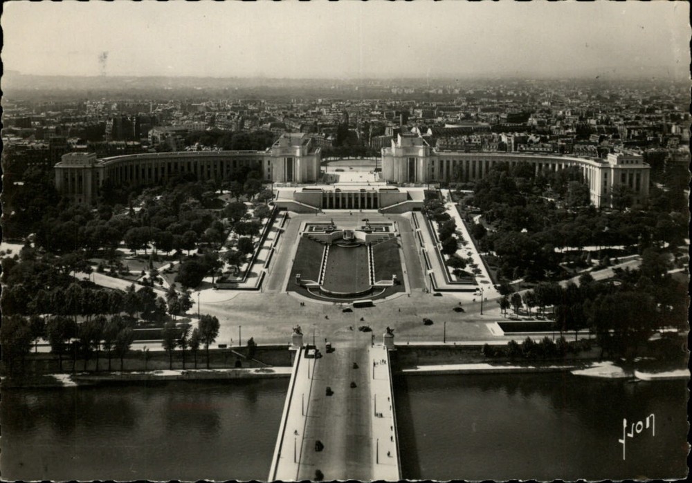 Palace de Chaillot Paris France aerial view ~ postcard sku643