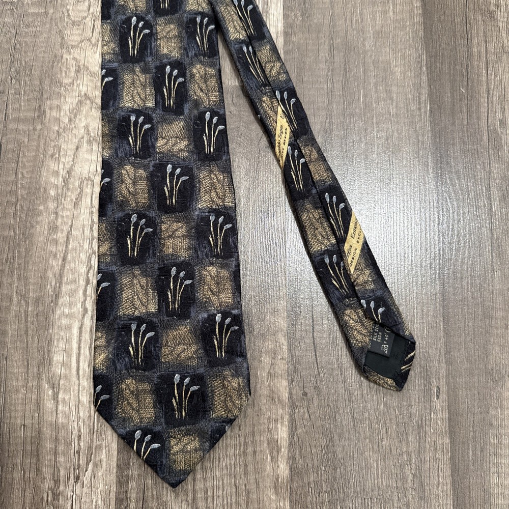 Ermenegildo Zegna 100 %  Silk Tie Floral Made in Italy 3.5 Inc Width