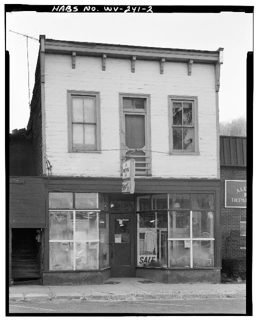 2. VIEW SOUTH, NORTH FRONT - 107 Railroad Avenue Commercial Building, Alderson,