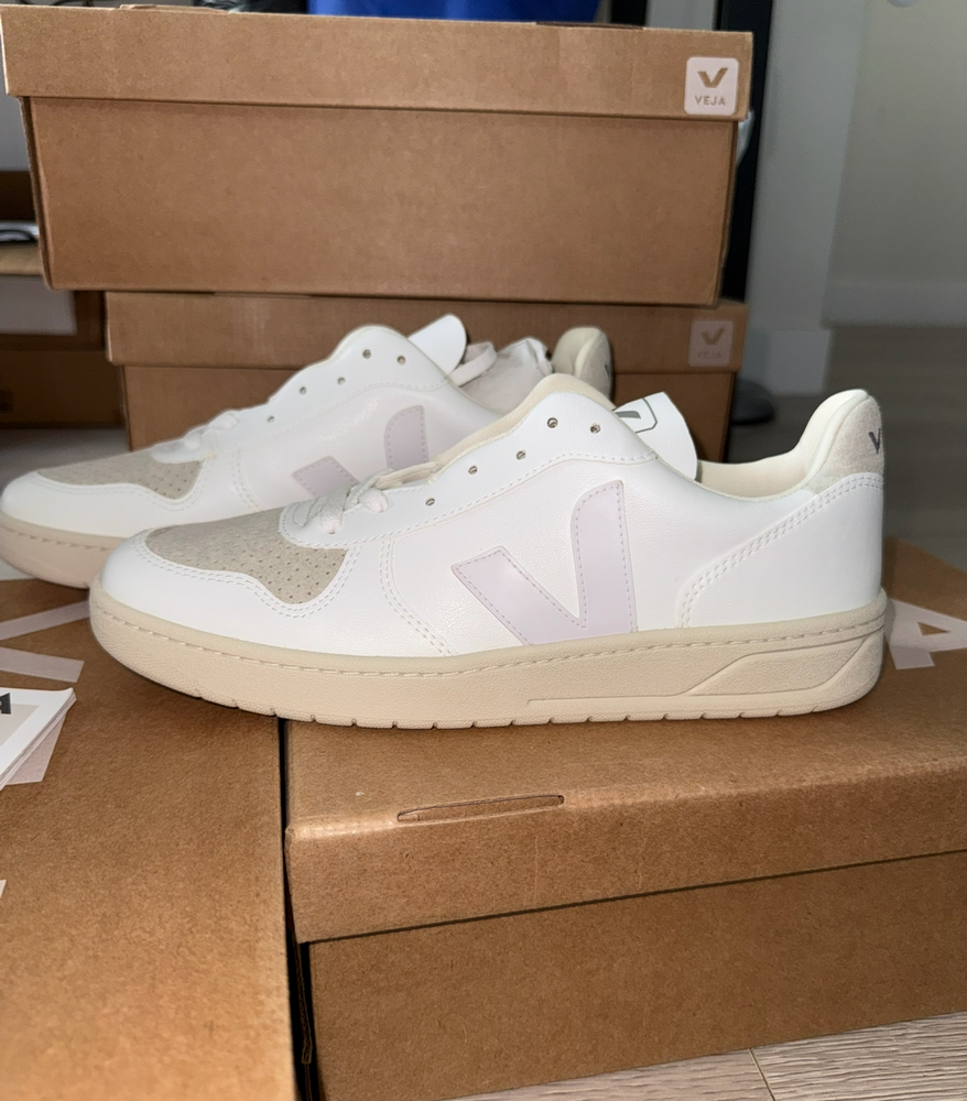 NWT size 10 Veja V-10 CWL White/ Natural
