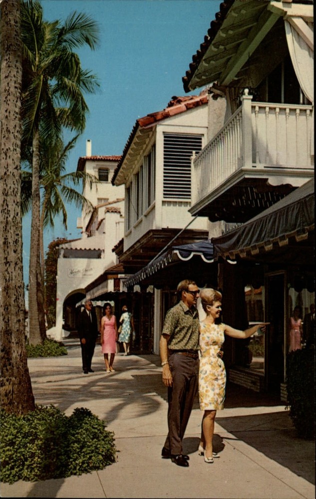 Palm Beach Florida Worth Avenue 1950s fashion hair unused vintage postcard