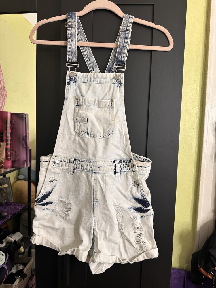 Forever 21 Women's Light Wash Denim Distressed Overall Shorts Size S