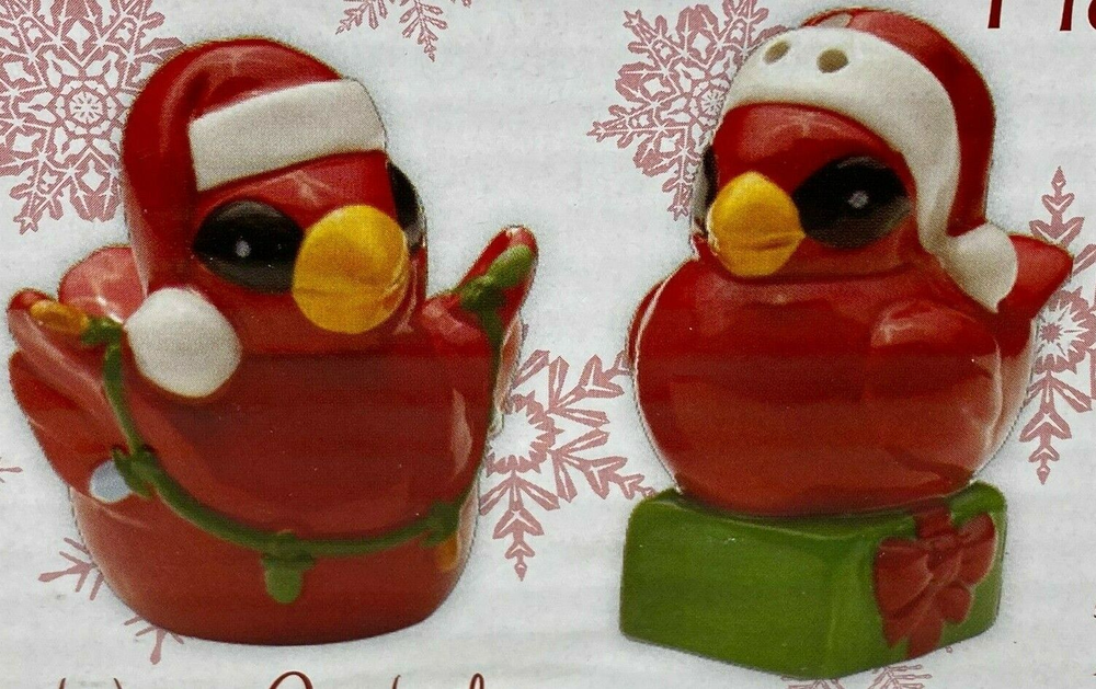 Pfaltzgraff Christmas Cardinals Salt and Pepper Shakers Holiday Tableware Set  