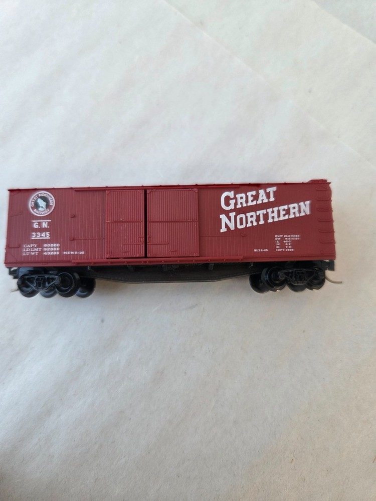 Micro Trains #43040 N Scale 40' Wood Boxcar 