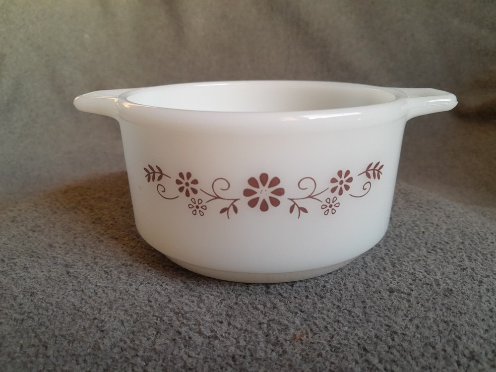 Vintage Pyr-o-rey Dynaware White Milk Glass Small Casserole Dish Brown Daisy