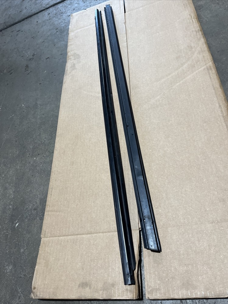 2008 13 INFINITI G37 Coupe RH DOOR WINDOW Exterior MOLDING TRIM OEM
