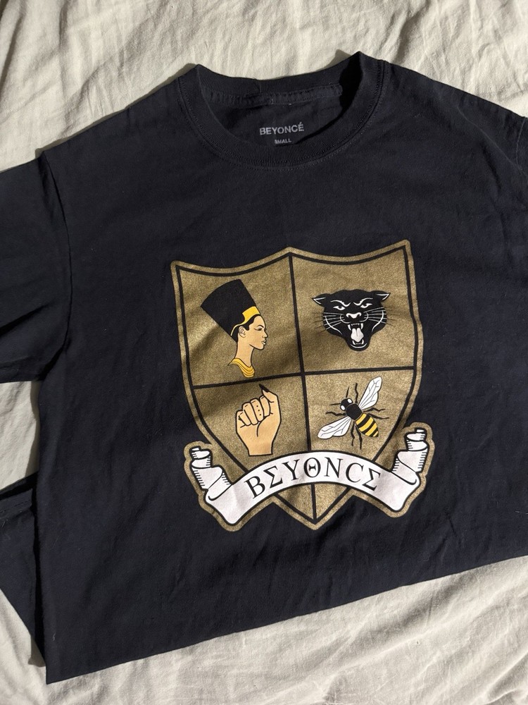 Beyoncé Beychella - Homecoming Merch crest. Black T-shirt - Small